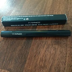 MAC Rebeleyes Gel Liner. Never been used.